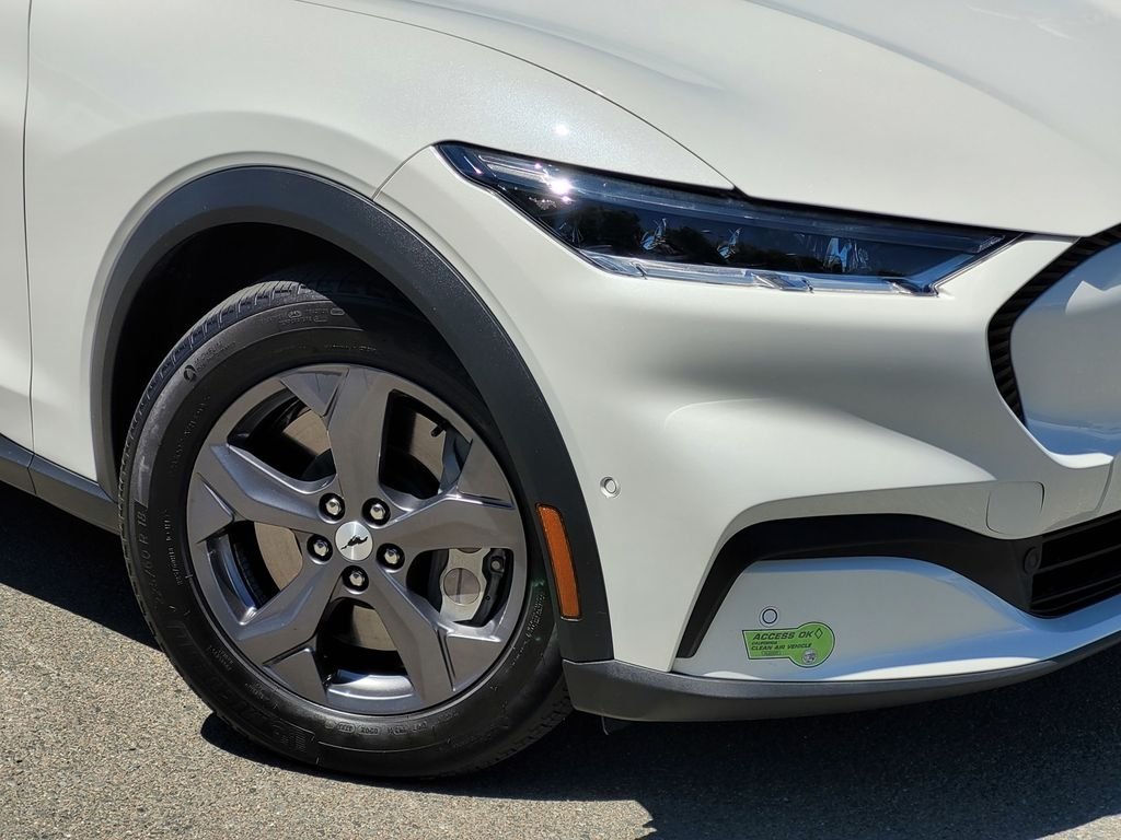 Certified Used 2023 White Metallic Ford Select image 9