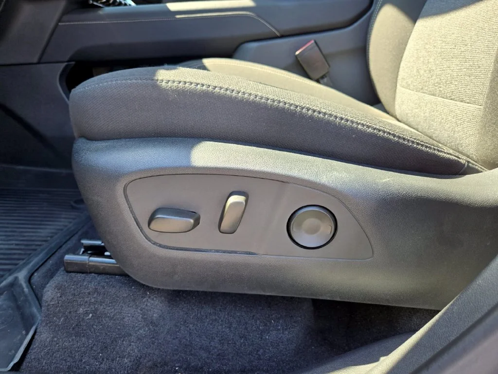 Used 2025 White GMC Elevation image 10