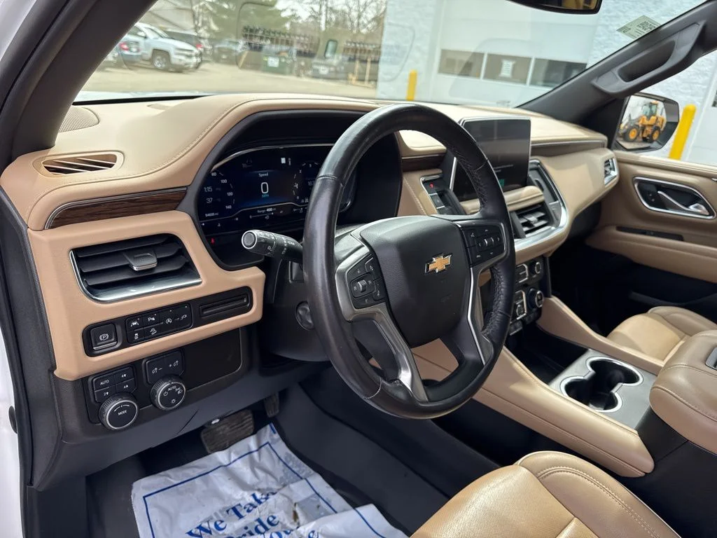 Used 2022 Iridescent Pearl Tricoat Chevrolet Premier image 15