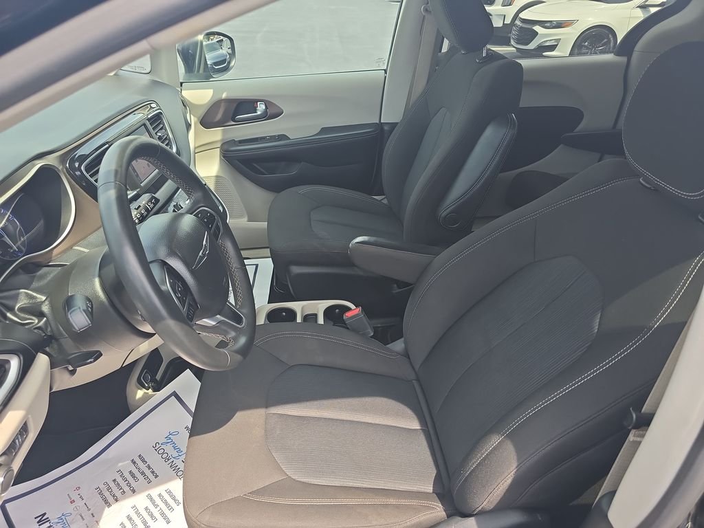 Used 2023 Black Chrysler LX image 13