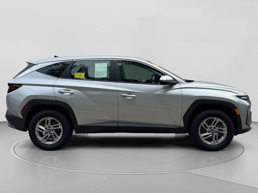 Used 2025 Silver Hyundai SE image 15