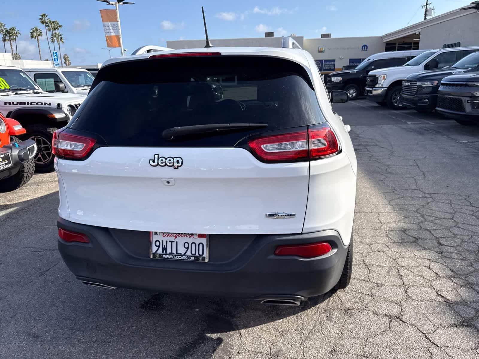 Used 2018 Bright White Clearcoat Jeep Latitude image 12