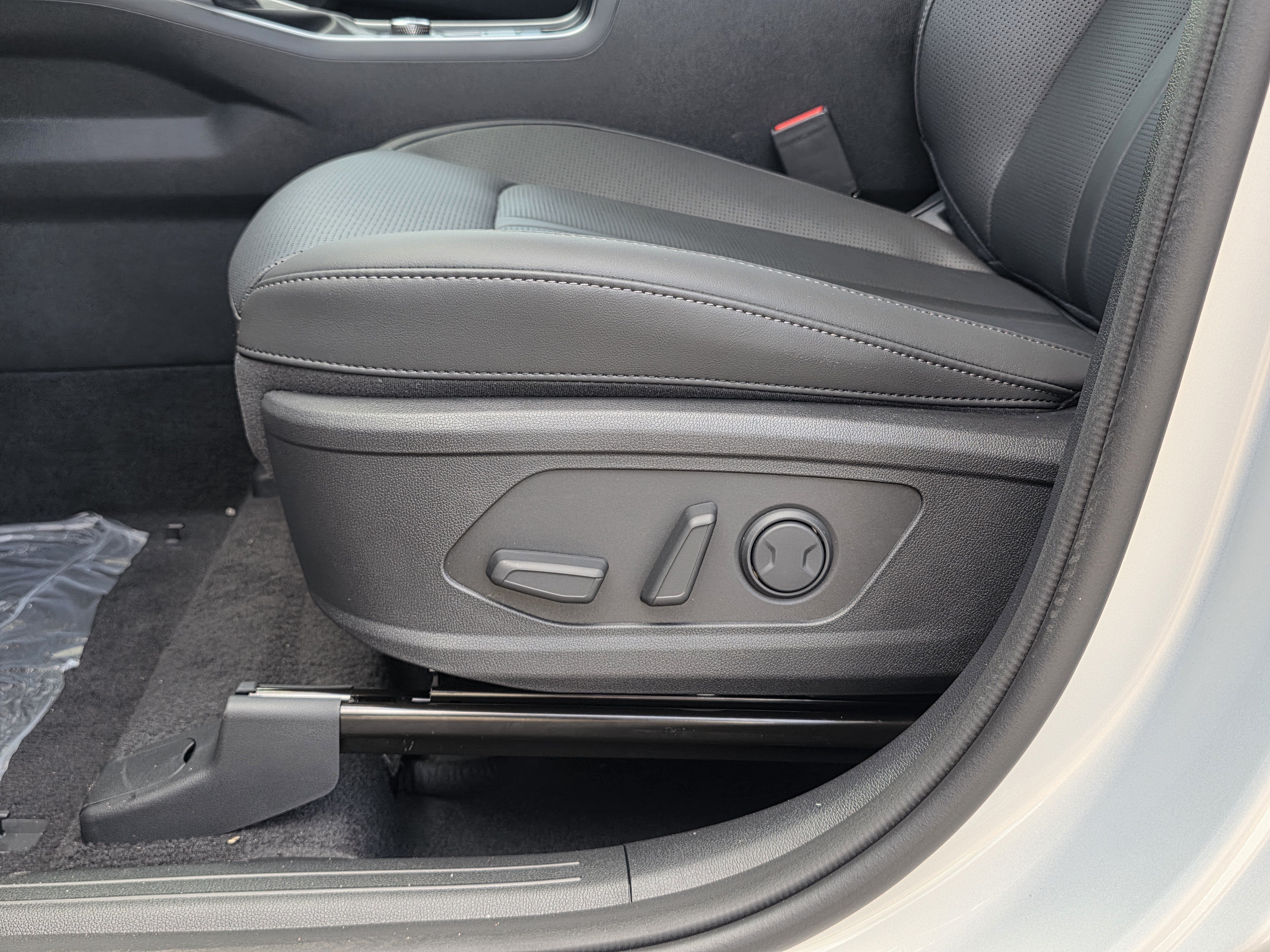 New 2026 Ivory Silver Kia S image 10