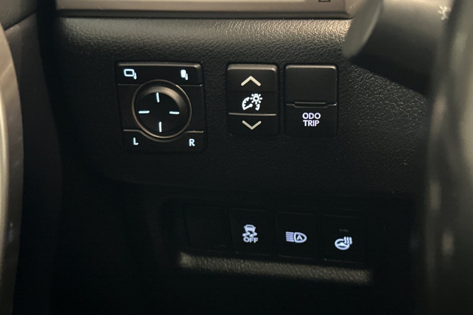 Used 2022 Silver Lexus 460 image 33