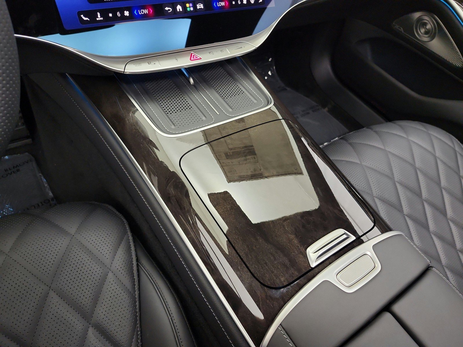 New 2027 MANUFAKTUR Moonlight White Metallic Mercedes-Benz S 580 4MATIC® Sedan image 31