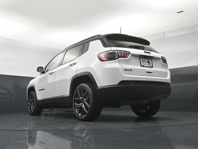 New 2026 Bright White Clear-Coat Exterior Paint Jeep Limited image 22