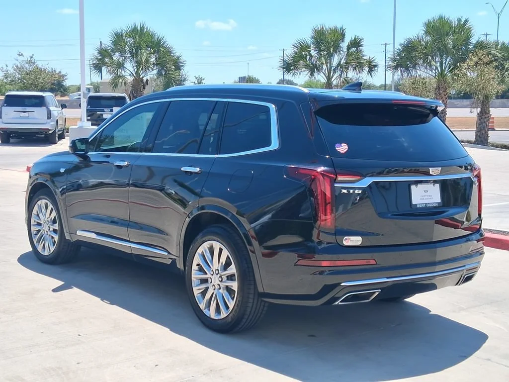 Used 2022 STELLAR BLACK METALLIC Cadillac Premium Luxury image 4