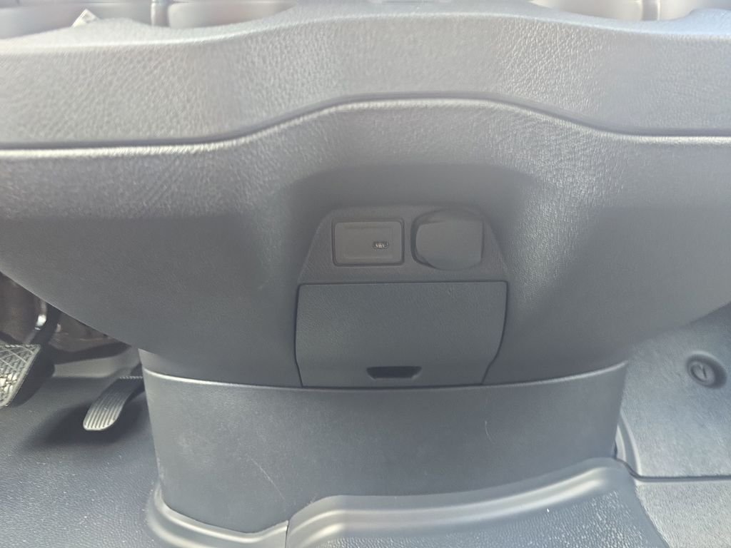 New 2026 Arctic White Mercedes-Benz Passenger 170 WB image 24