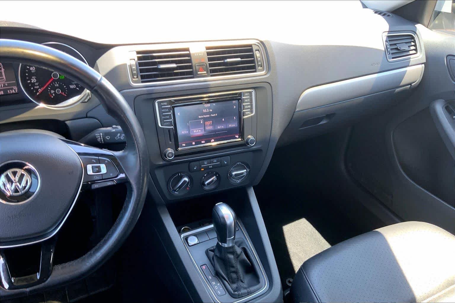 Used 2017  Volkswagen 1.4T SE image 6