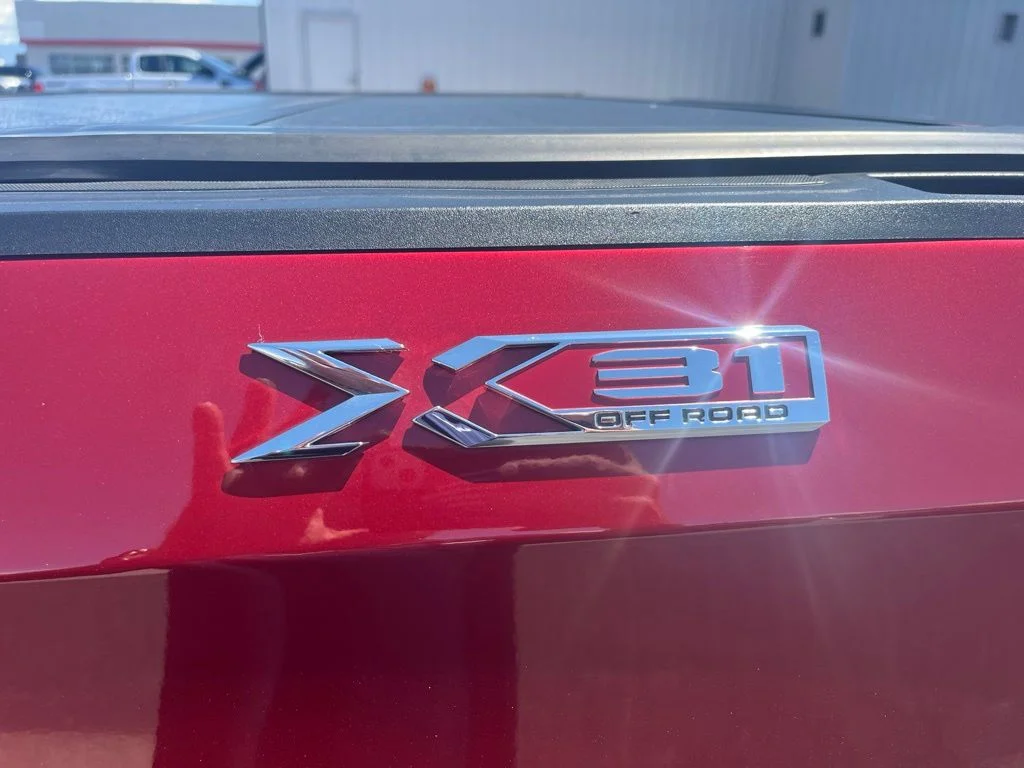 Used 2020 Quartz GMC SLT image 6
