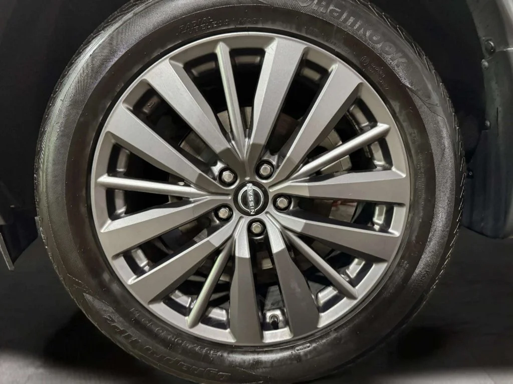 Certified Used 2024 Pearl White Tricoat/Super Black Nissan SL image 36