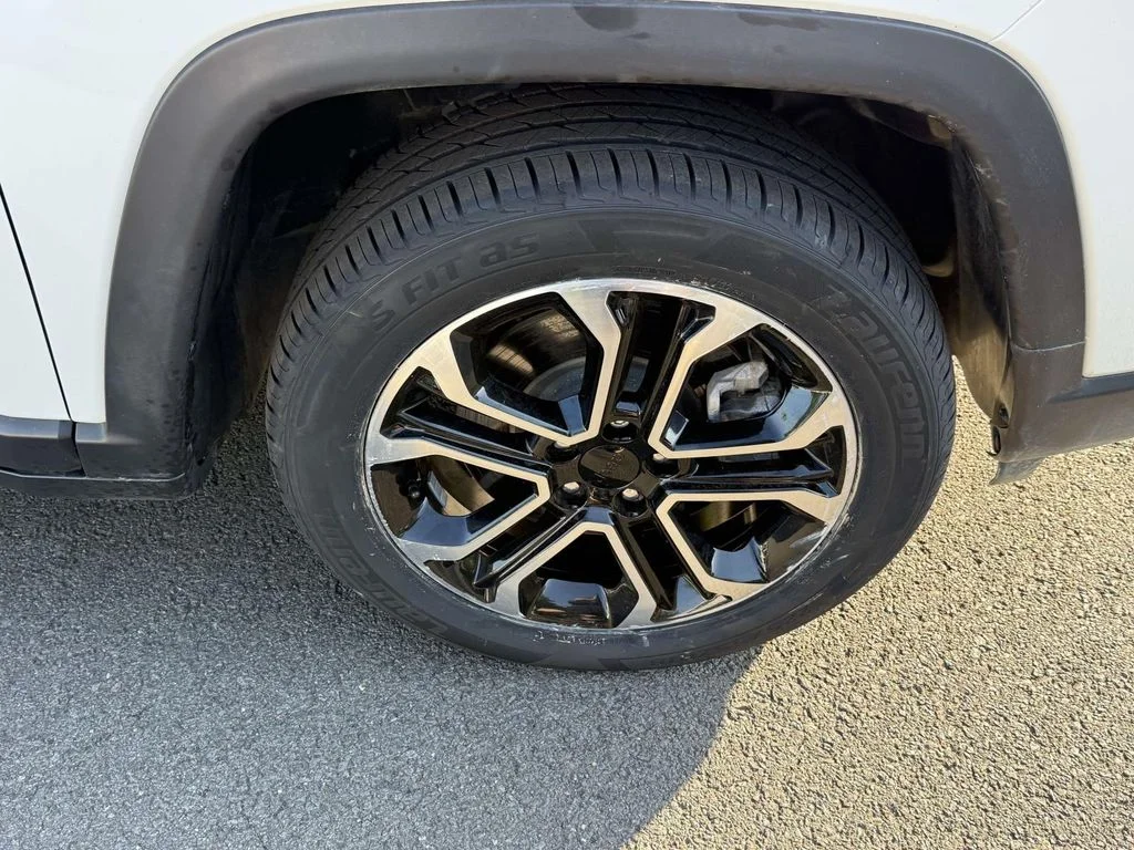Used 2024 White Jeep Limited image 10