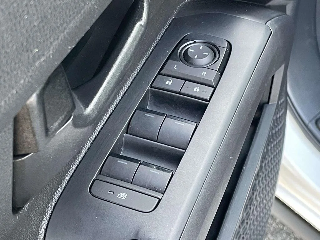2024 Toyota Tacoma SR5 - Photo 6