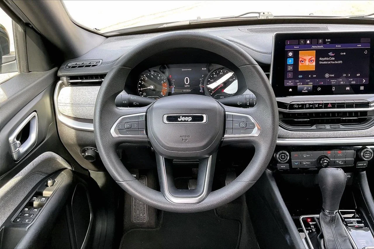 Used 2023 Silver Jeep Sport image 10