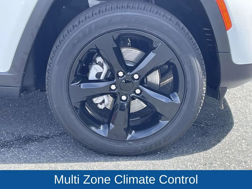 Used 2023 White Jeep Altitude X image 10