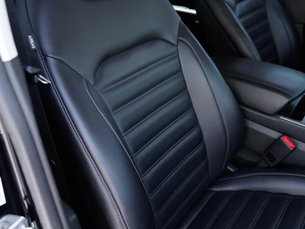 Used 2022 Agate Black Metallic Ford SEL image 27