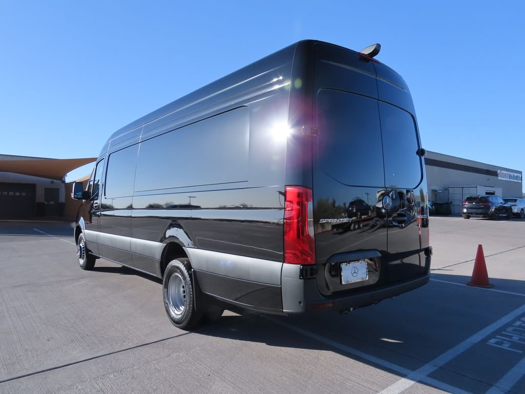 Used 2025  Mercedes-Benz Cargo 170 WB image 7