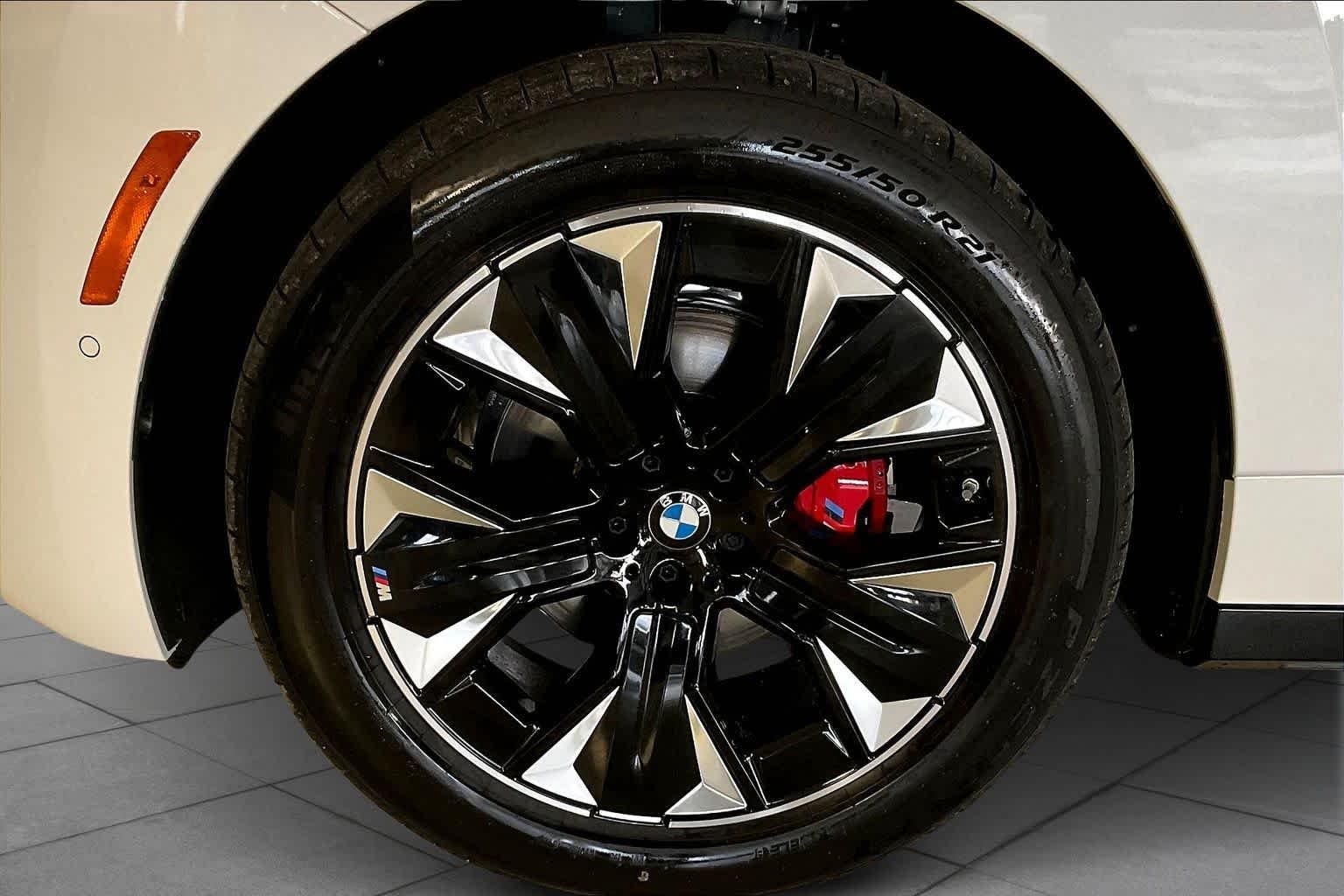Used 2026 Mineral White Metallic BMW xDrive60 image 11