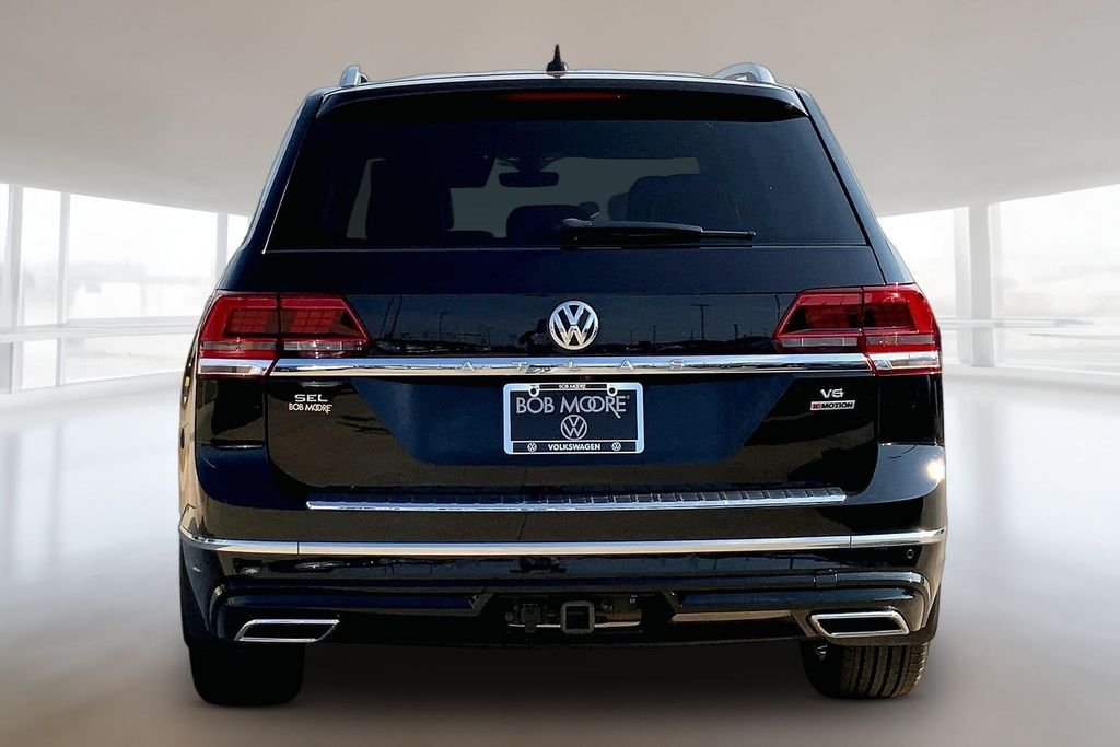 Used 2019 Deep Black Pearl Volkswagen 3.6L V6 SEL R-Line image 4