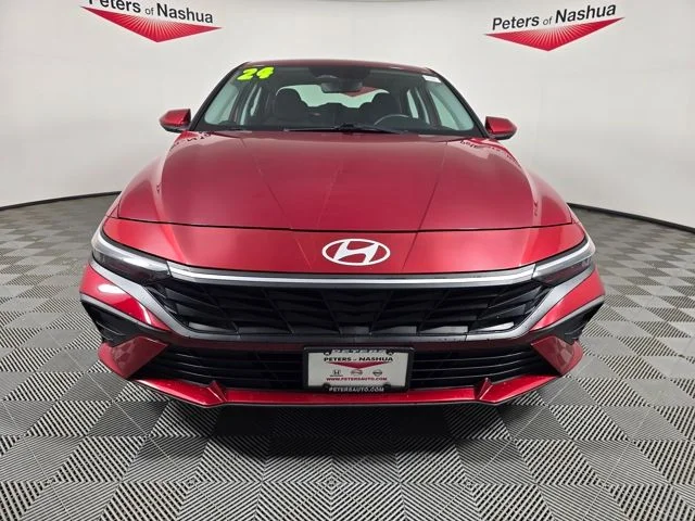 Used 2024 Red Hyundai SEL image 9
