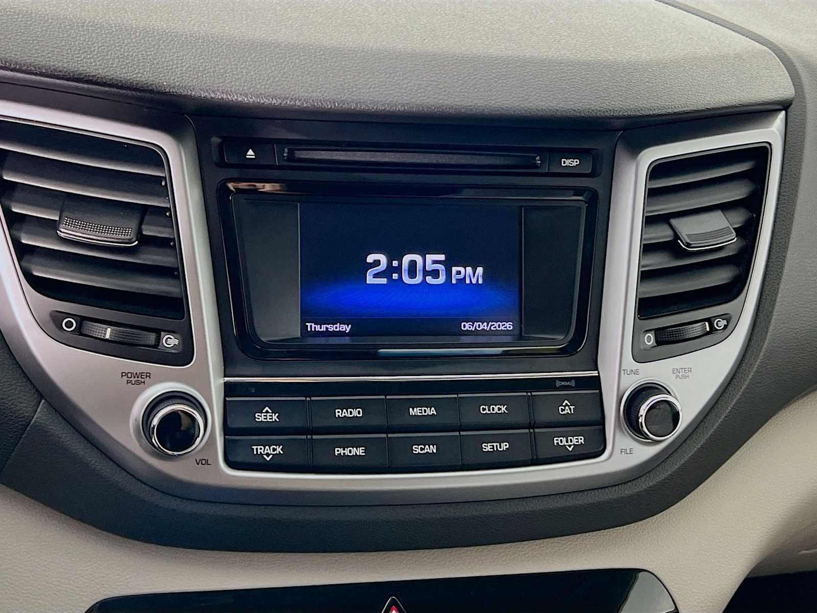 Used 2017 Molten Silver Hyundai SE image 14