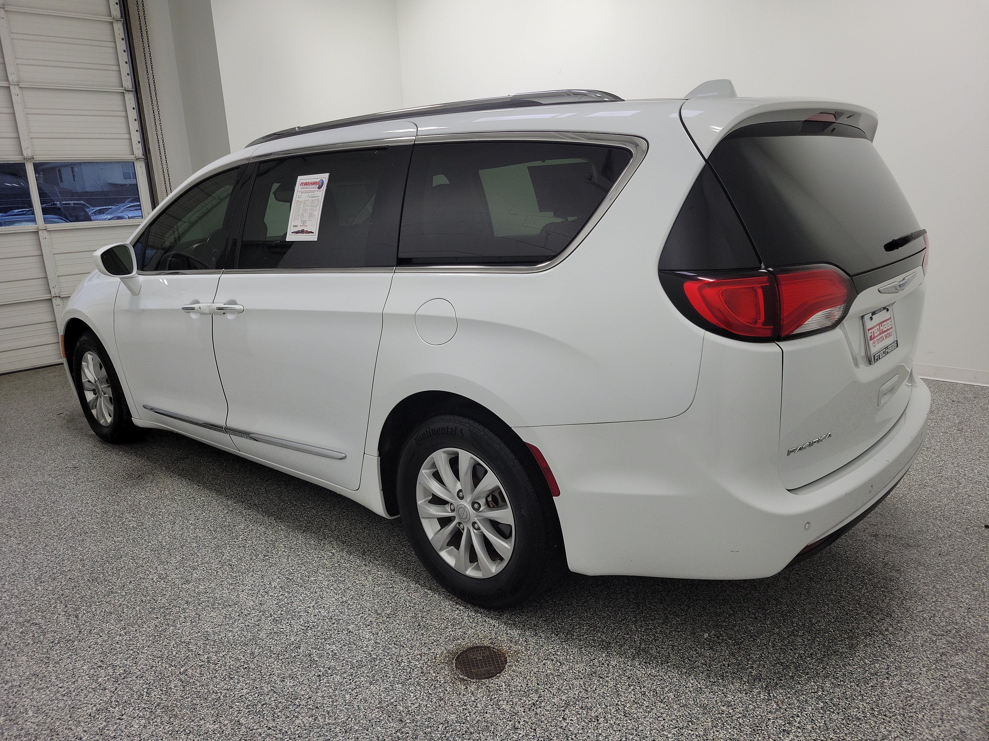 Used 2019 Bright White Clearcoat Chrysler Touring L image 3