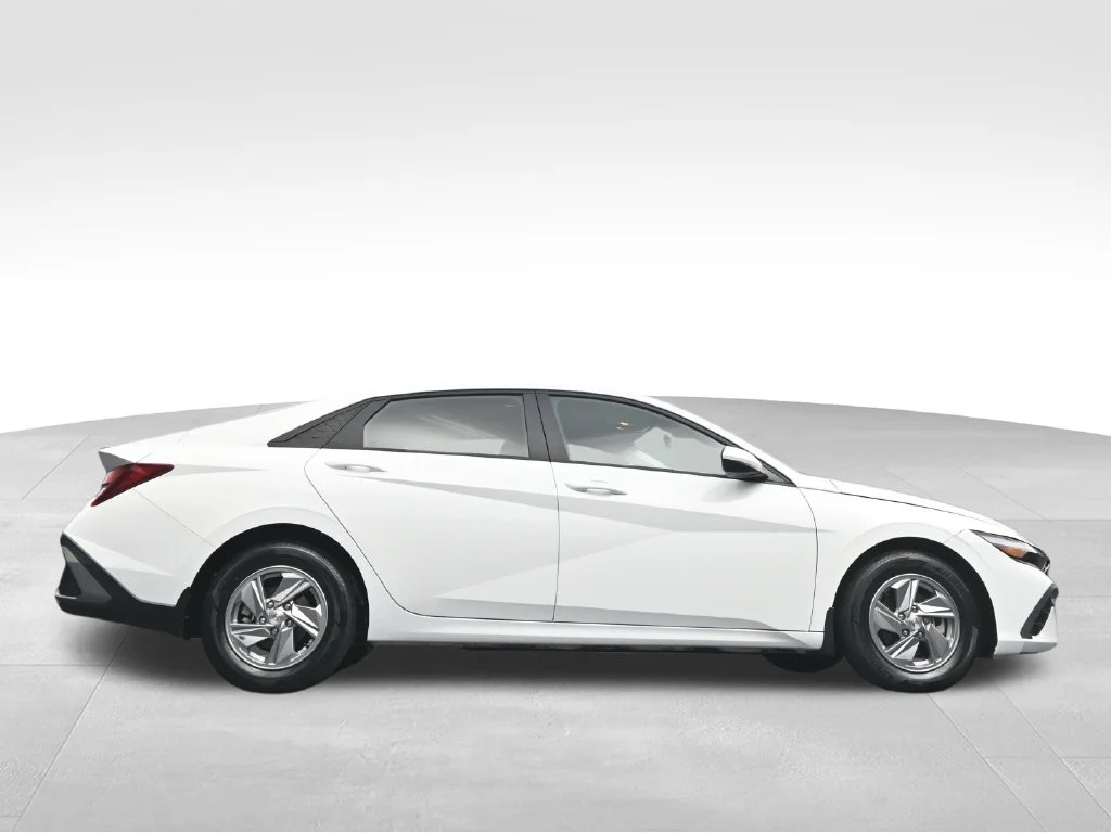 Used 2024 White Hyundai SE image 46