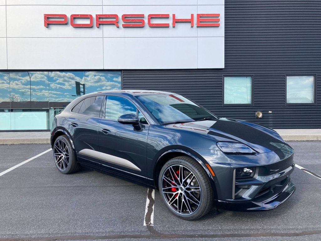2025 Porsche Macan Turbo Electric - Photo 30