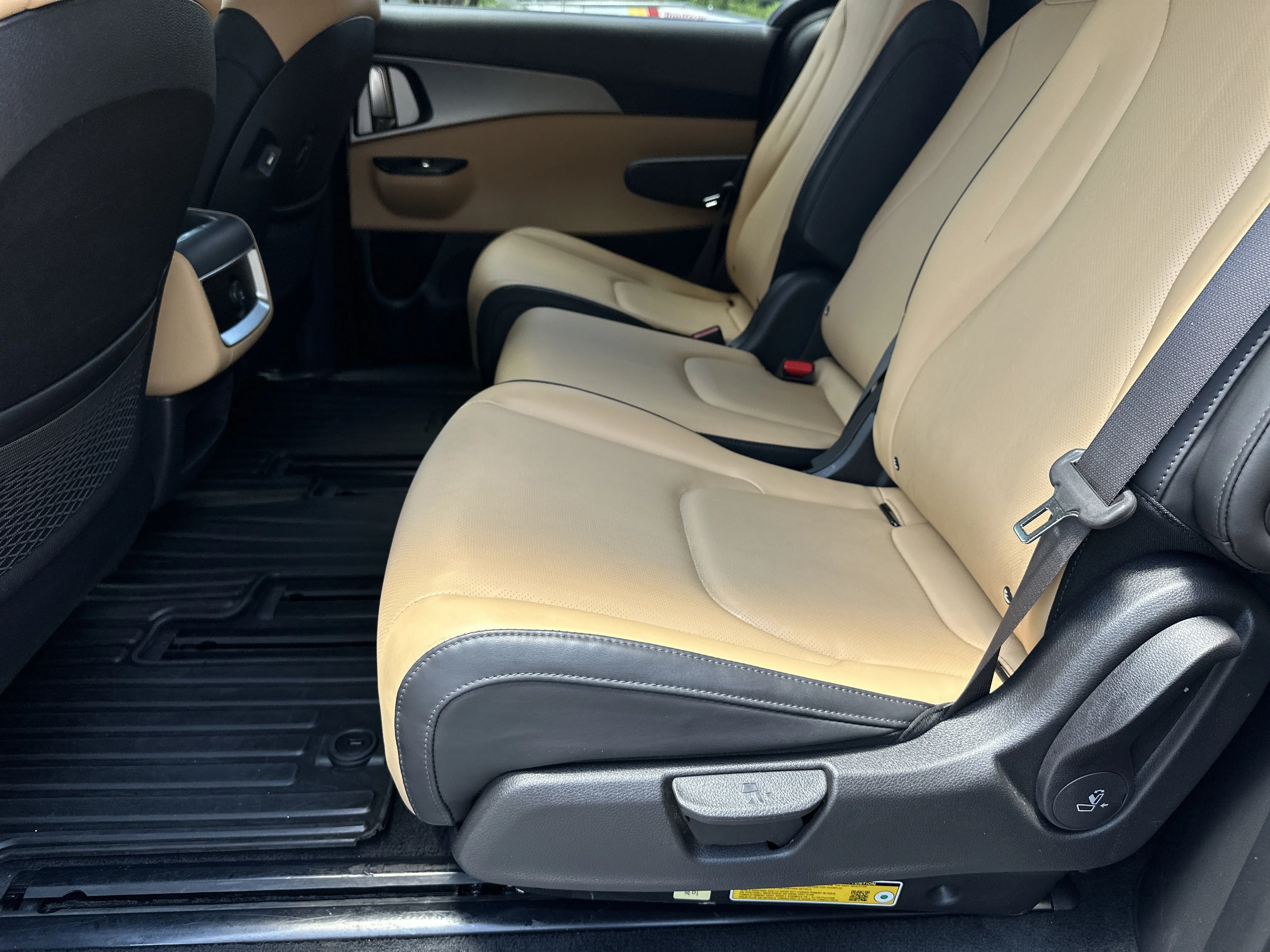 Certified Used 2024 Aurora Black Pearl Kia LX image 26