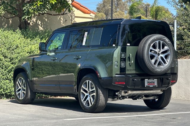 New 2026 Woolstone Green Land Rover X-Dynamic SE image 3