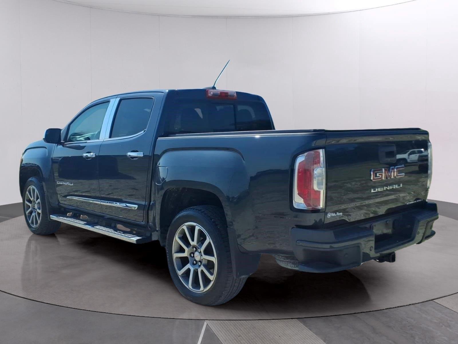 Used 2021 HUNTER METALLIC GMC 4WD Denali image 3