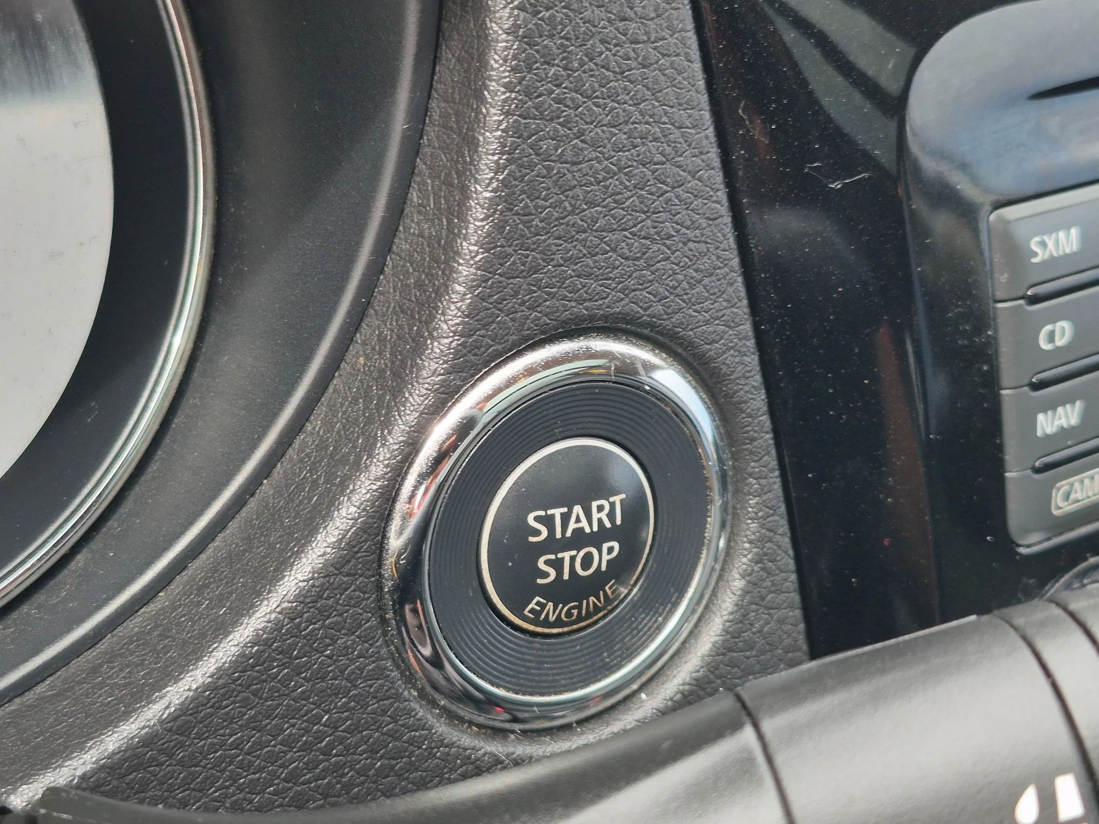 Used 2017 Brilliant Silver Nissan SL image 17