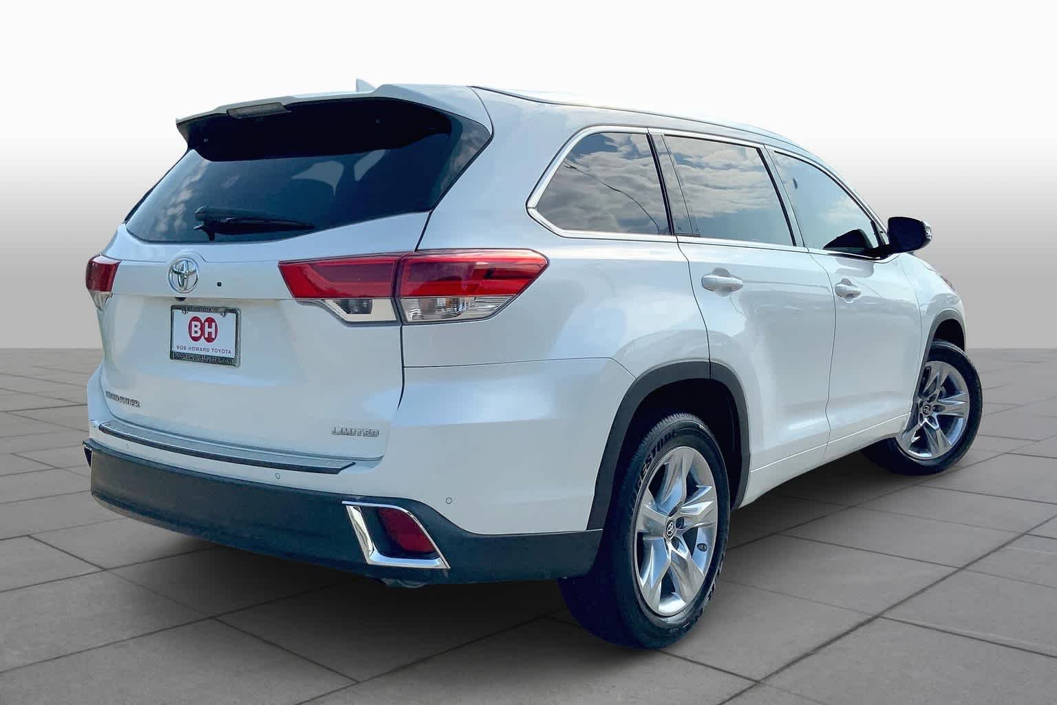 Used 2017 Blizzard Pearl Toyota Limited image 13