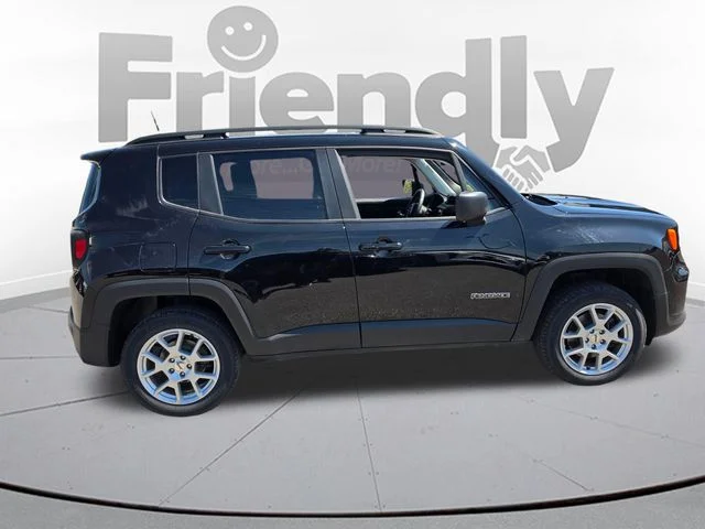 Used 2022 Black Jeep Latitude image 4