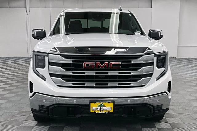 Used 2024 Summit White GMC SLE image 4