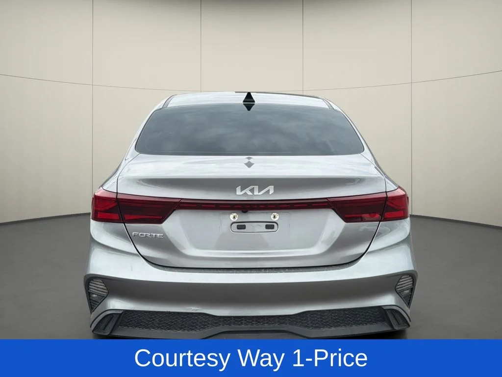 Used 2023 Gray Kia LXS image 5
