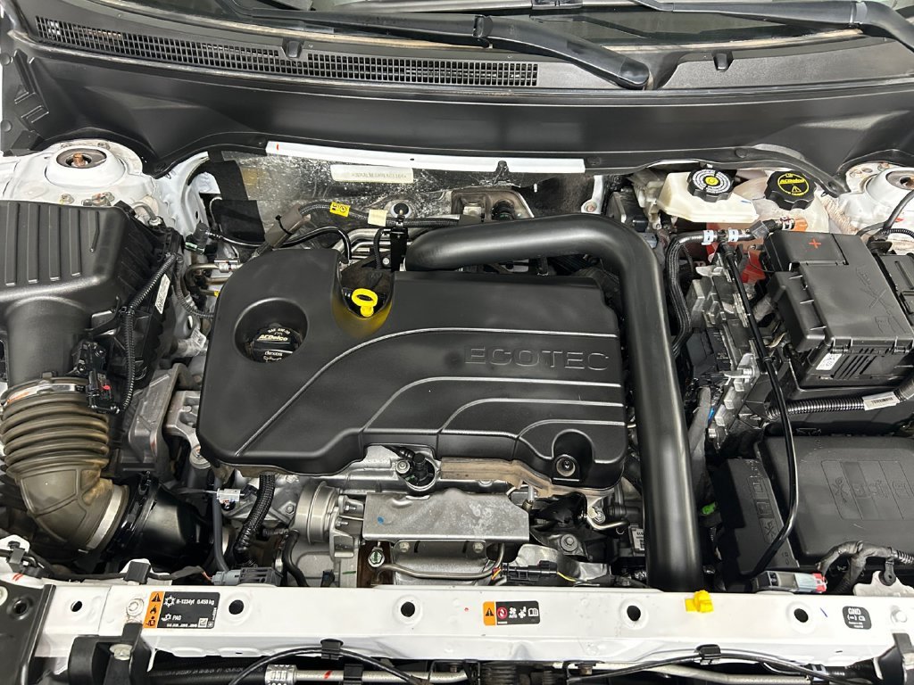 Used 2024 White GMC SLE image 19