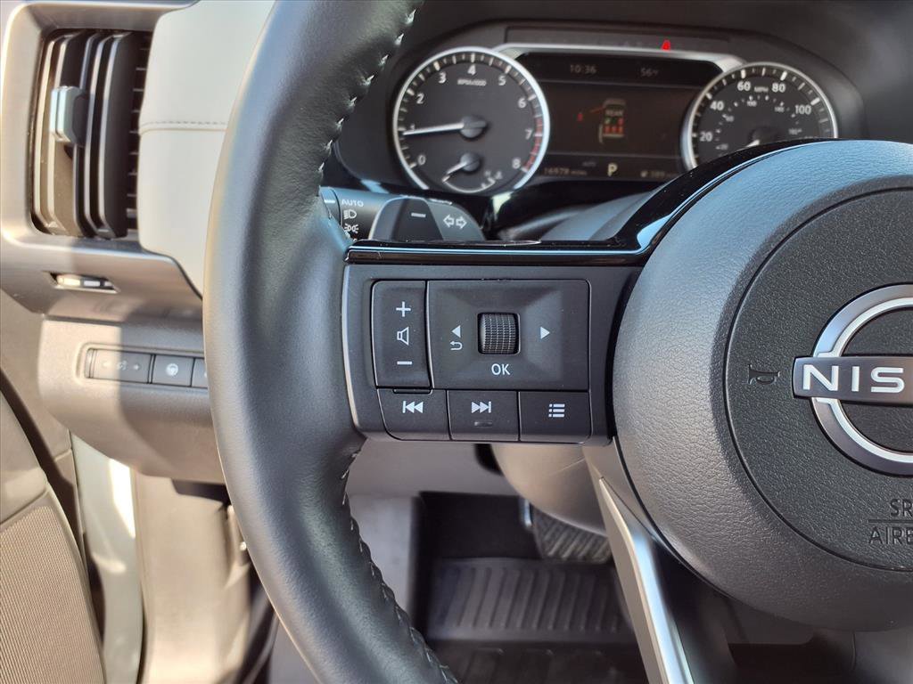 Used 2025 Everest White Pearl Tricoat Nissan SL image 16