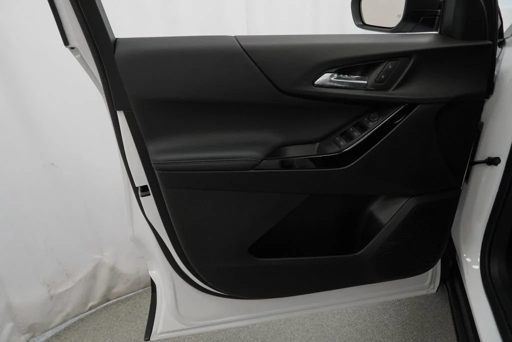 New 2027 Summit White Chevrolet LT image 21