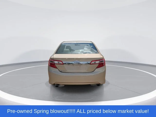 Used 2012 Beige Toyota XLE image 7