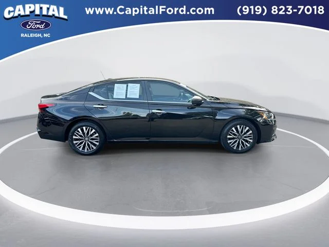 Used 2025 Black Nissan 2.5 SV image 9