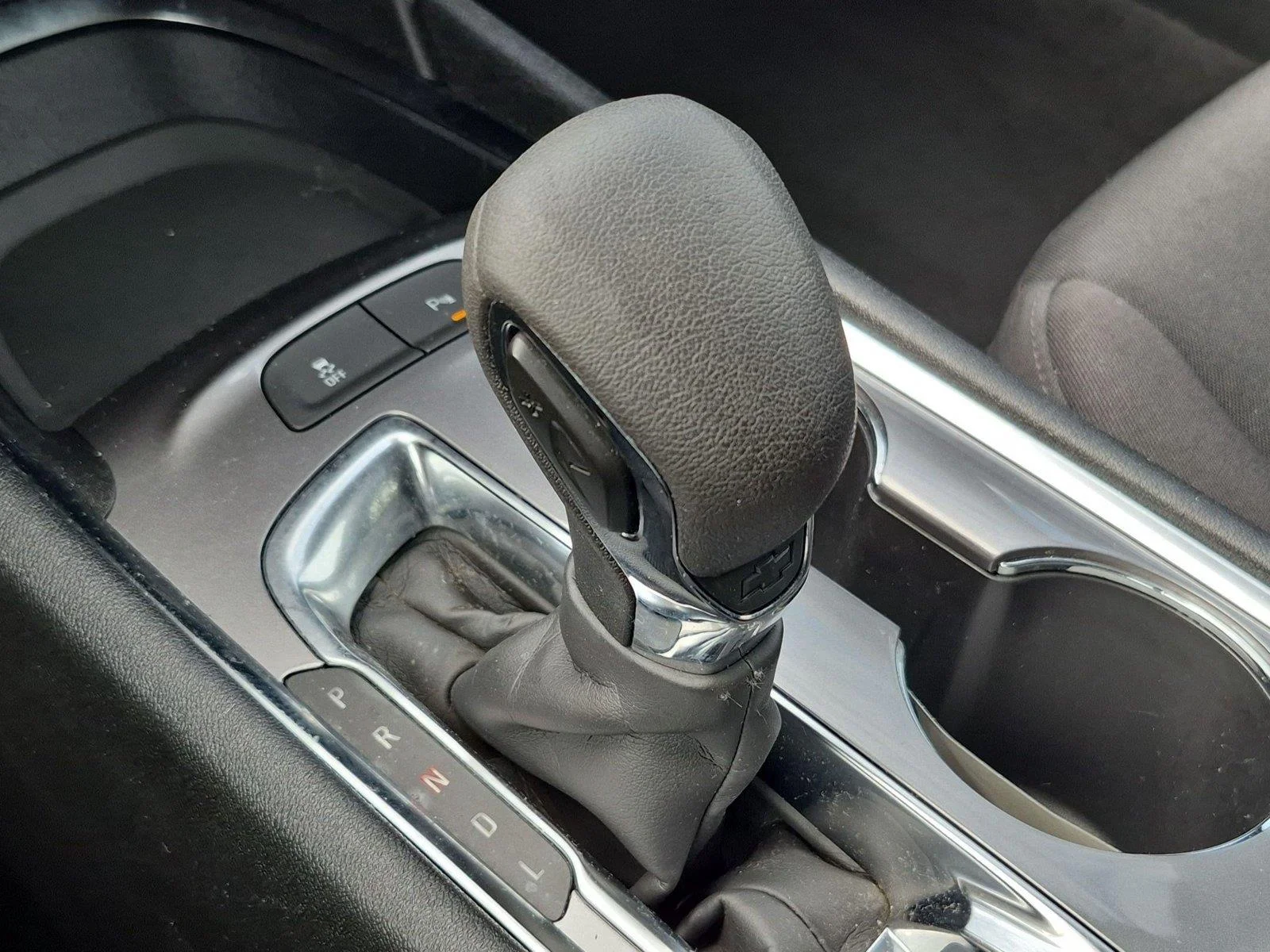 Used 2024 Summit White Chevrolet LT image 29