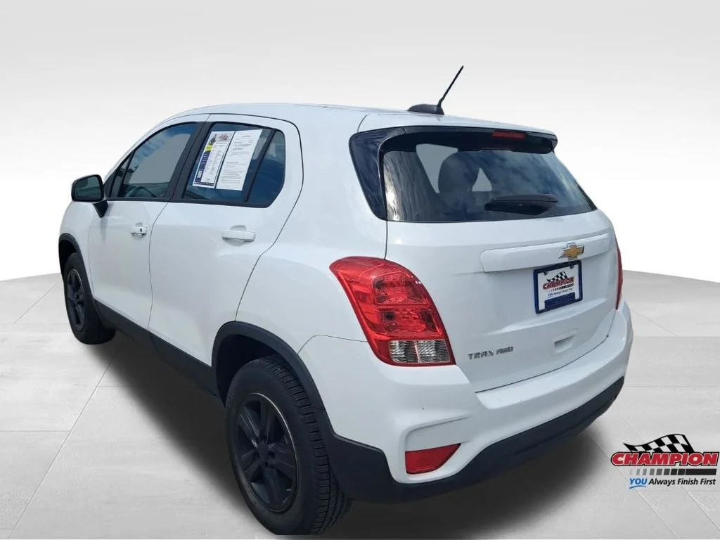 Used 2018 White Chevrolet LS image 25