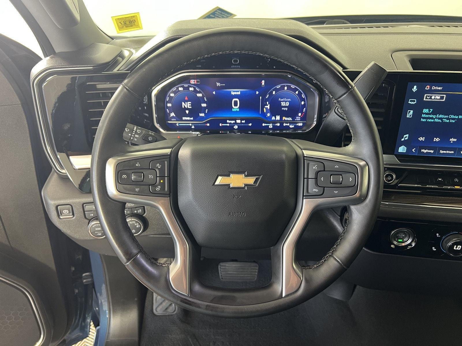 Used 2024 Lakeshore Blue Metallic Chevrolet LT image 9