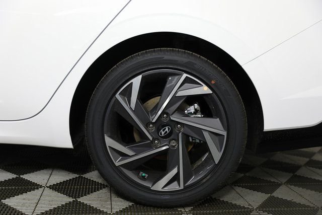 2025 Hyundai Elantra Limited - Photo 29