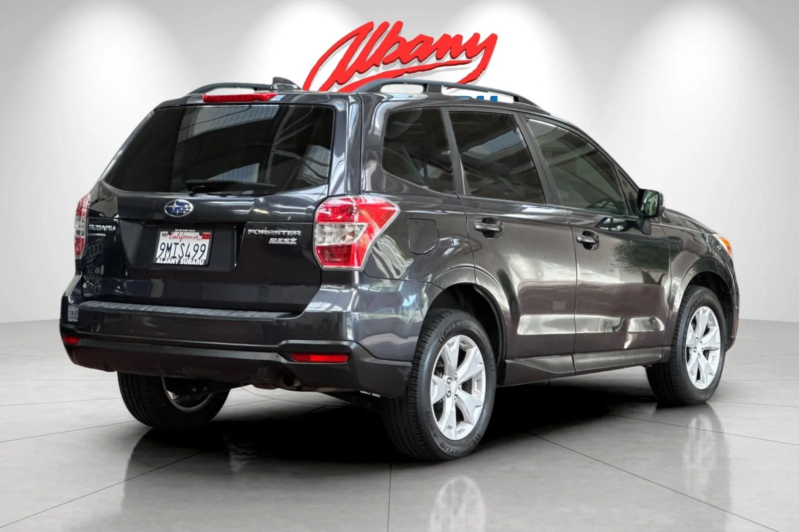 Used 2016 Gray Subaru 2.5i Premium image 4