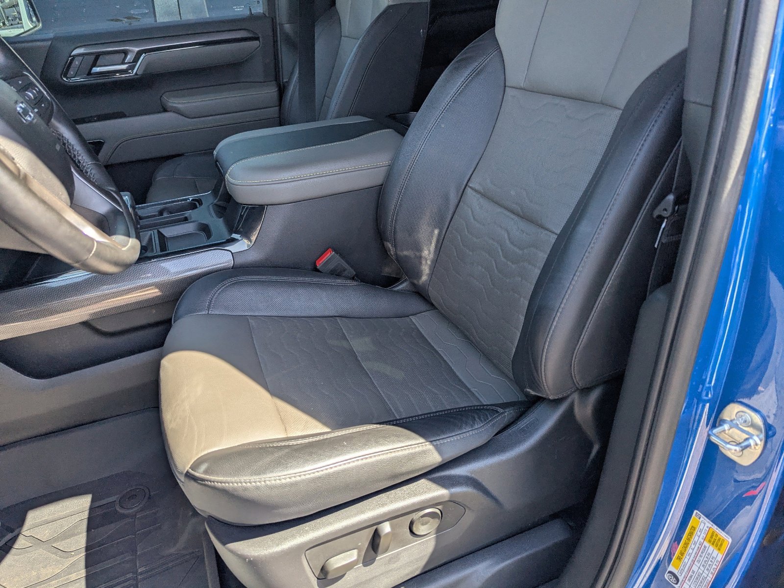 Used 2023 Glacier Blue Metallic Chevrolet ZR2 image 17