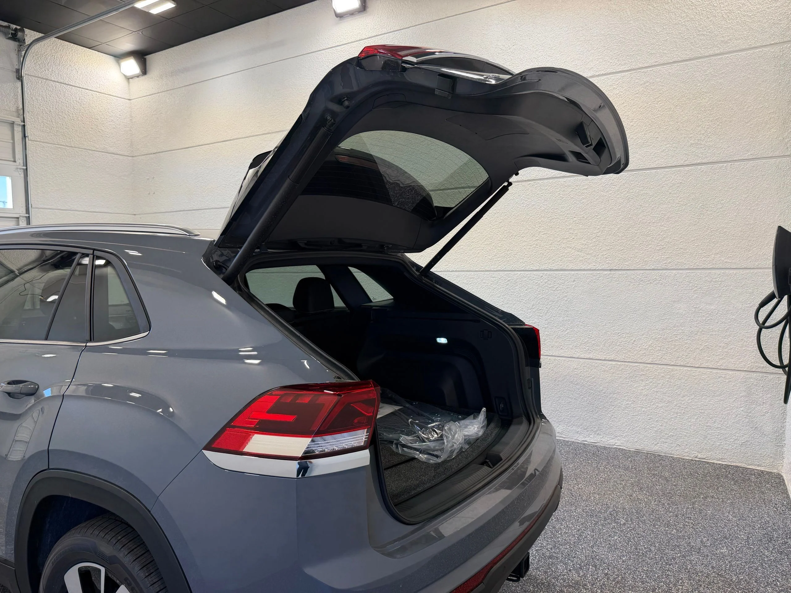 New 2026 Gray Volkswagen 2.0T SE w/Technology image 23