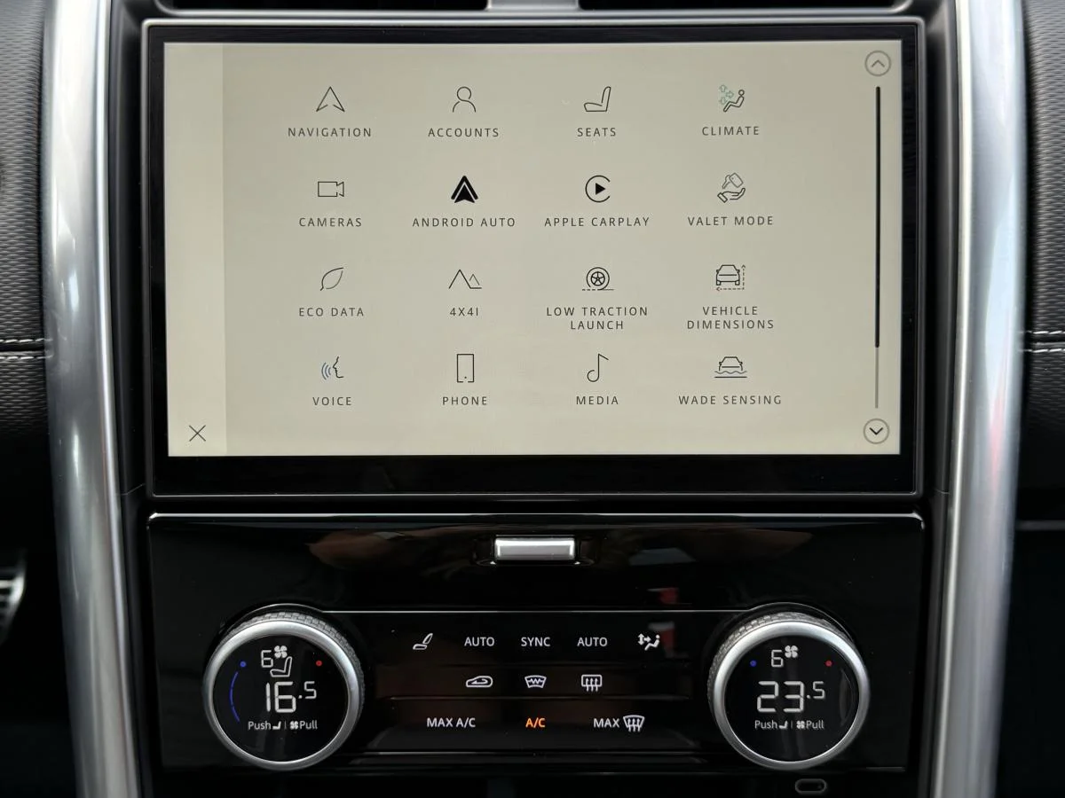 Used 2024 Black Land Rover Dynamic Se image 33