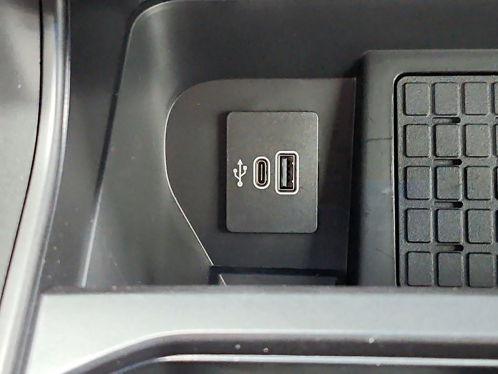 New 2026 White Ford Tremor image 35